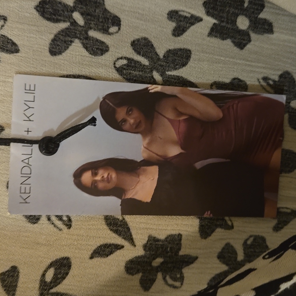 Nwt kendall and kylie floral Black and Cream Women's skirt size xs (bin xl) - Picture 2 of 5